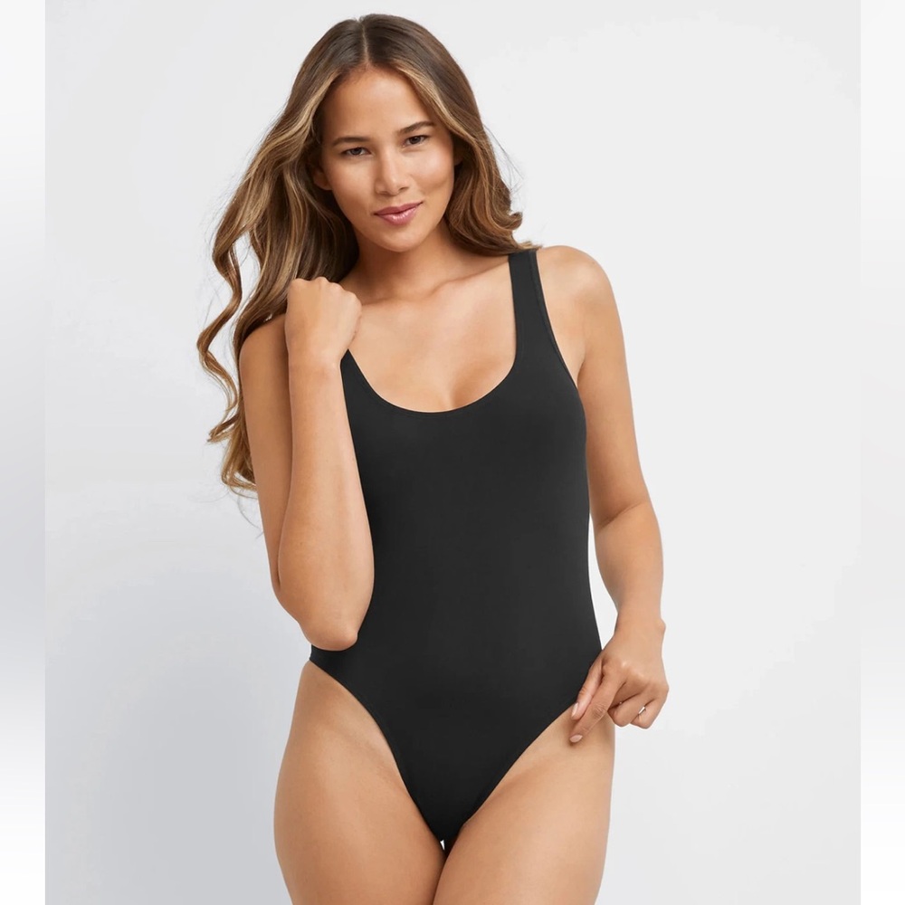 Maidenform black smoothing, seamless bodysuit